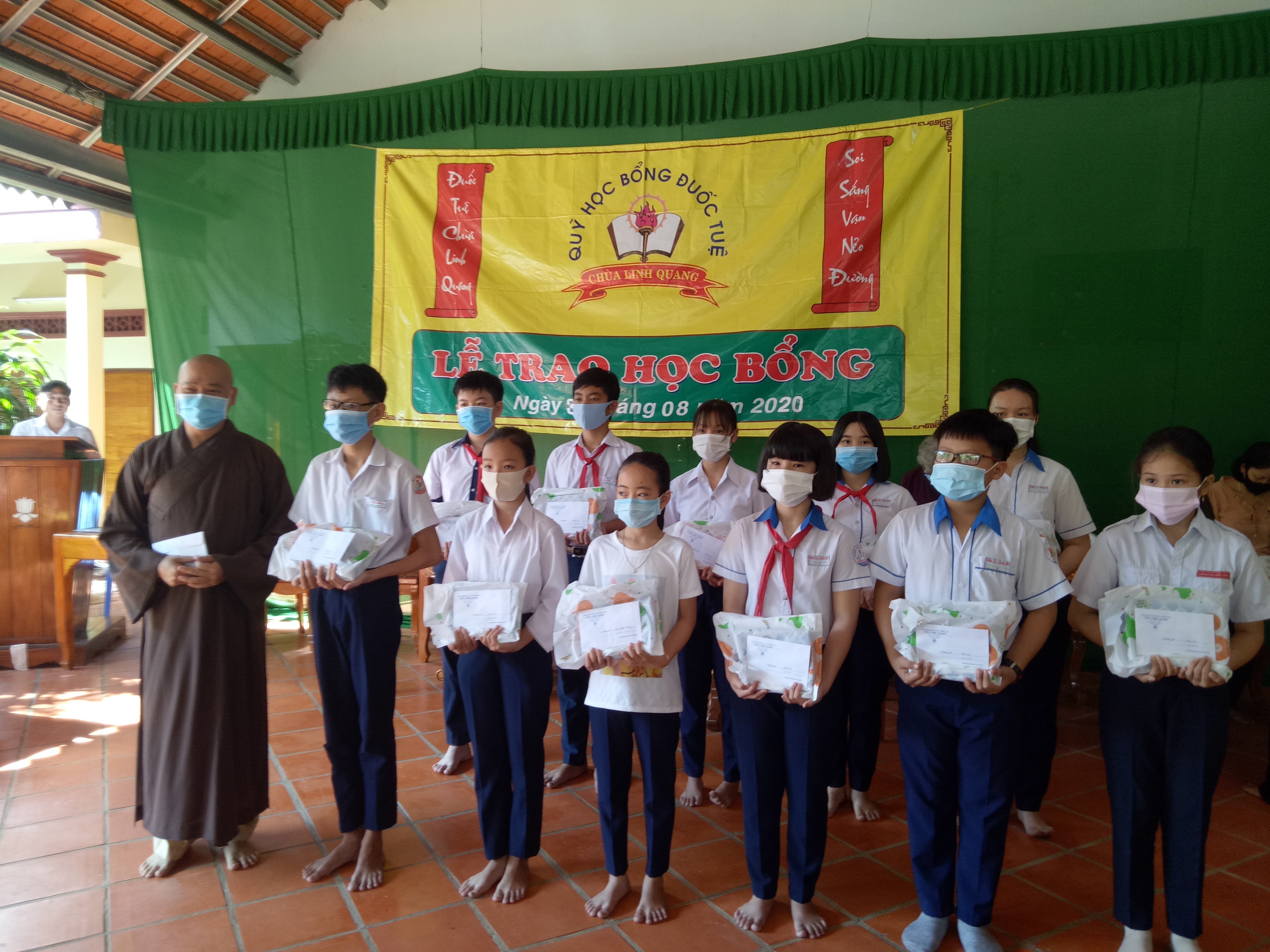 Đuốc Tuệ Vẫn Sáng Giữa Mùa Dịch Tại Chùa Linh Quang