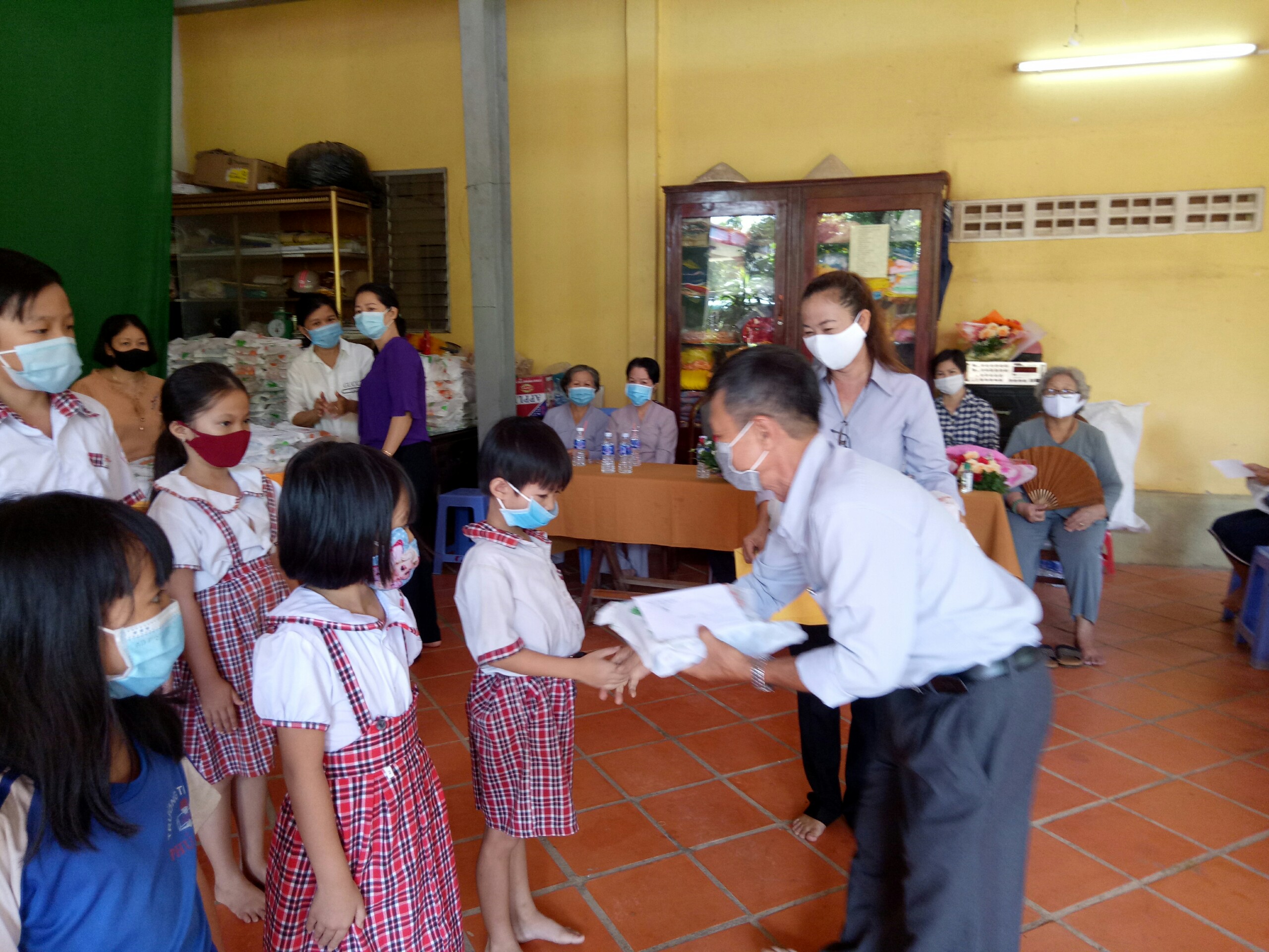 Đuốc Tuệ Vẫn Sáng Giữa Mùa Dịch Tại Chùa Linh Quang