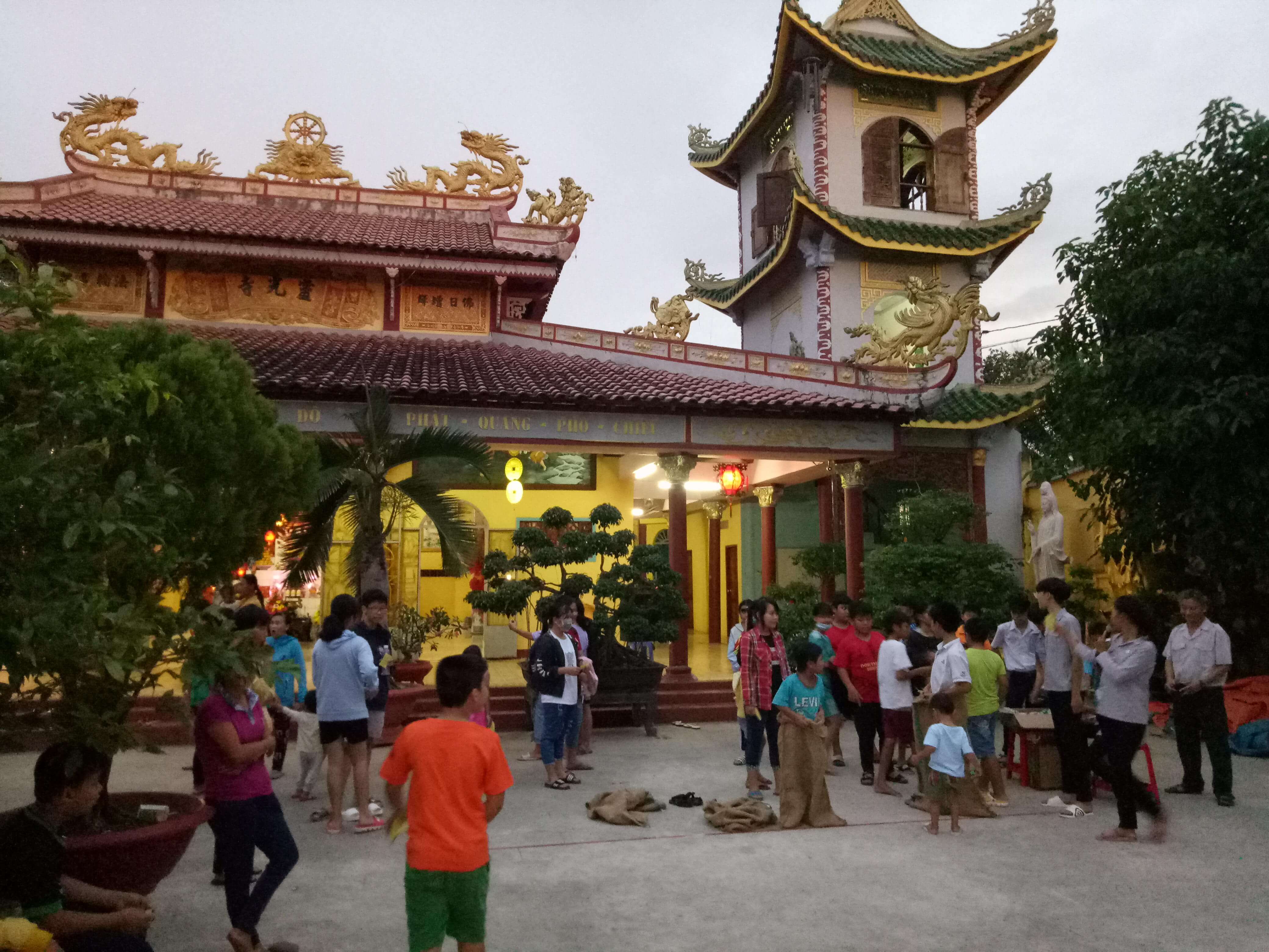 Trung Thu Cho Các Cháu Thiếu Nhi Tại Chùa Linh Quang