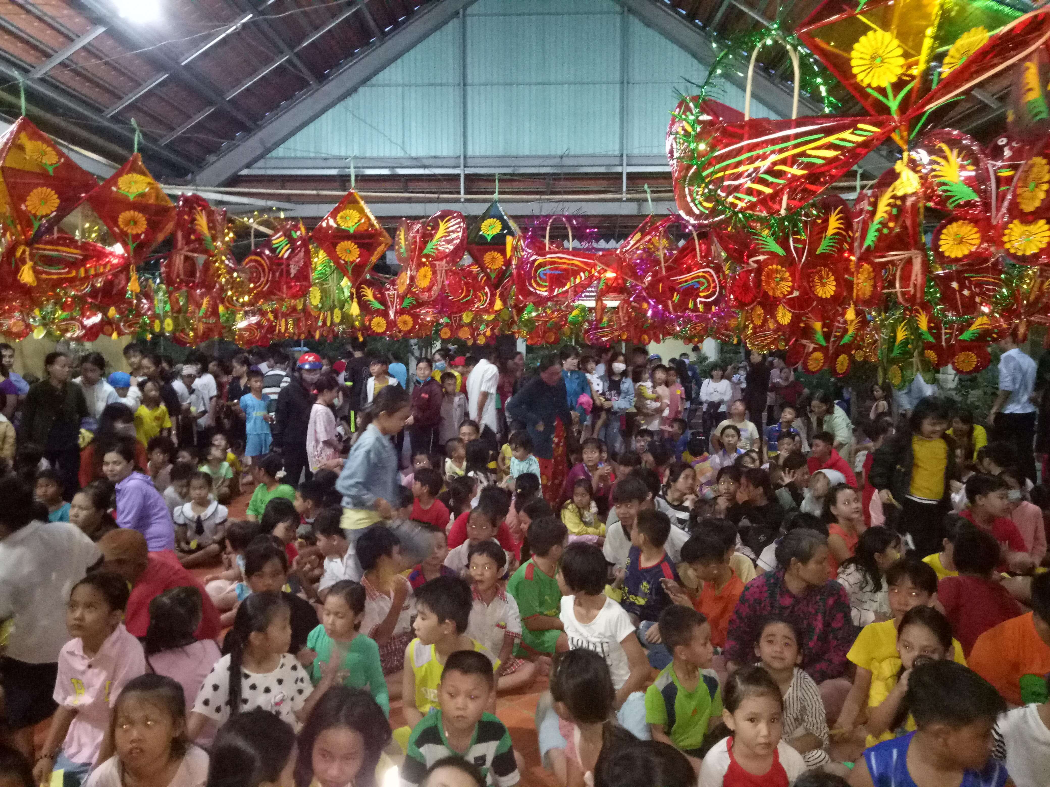 Trung Thu Cho Các Cháu Thiếu Nhi Tại Chùa Linh Quang