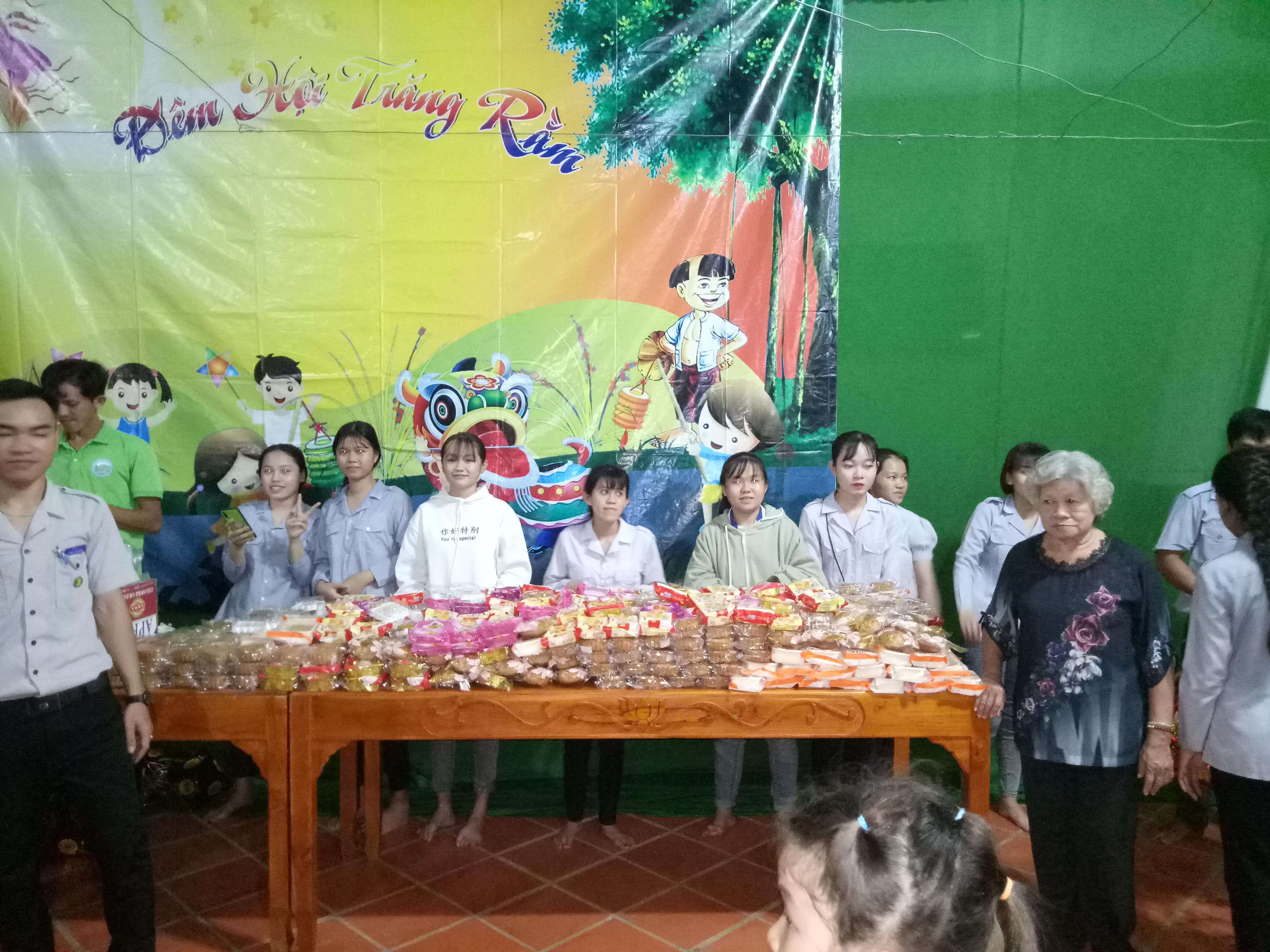Trung Thu Cho Các Cháu Thiếu Nhi Tại Chùa Linh Quang