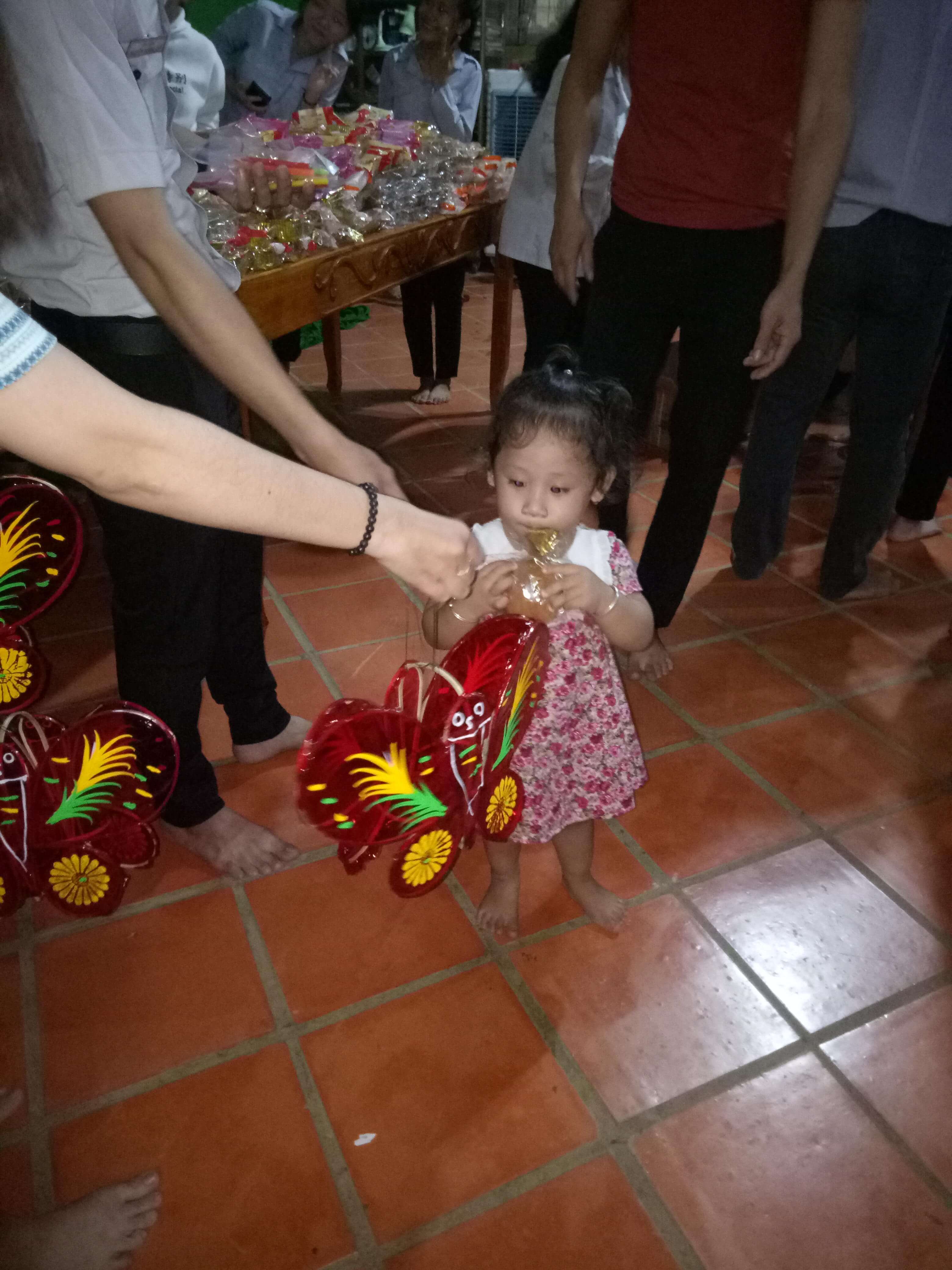 Trung Thu Cho Các Cháu Thiếu Nhi Tại Chùa Linh Quang