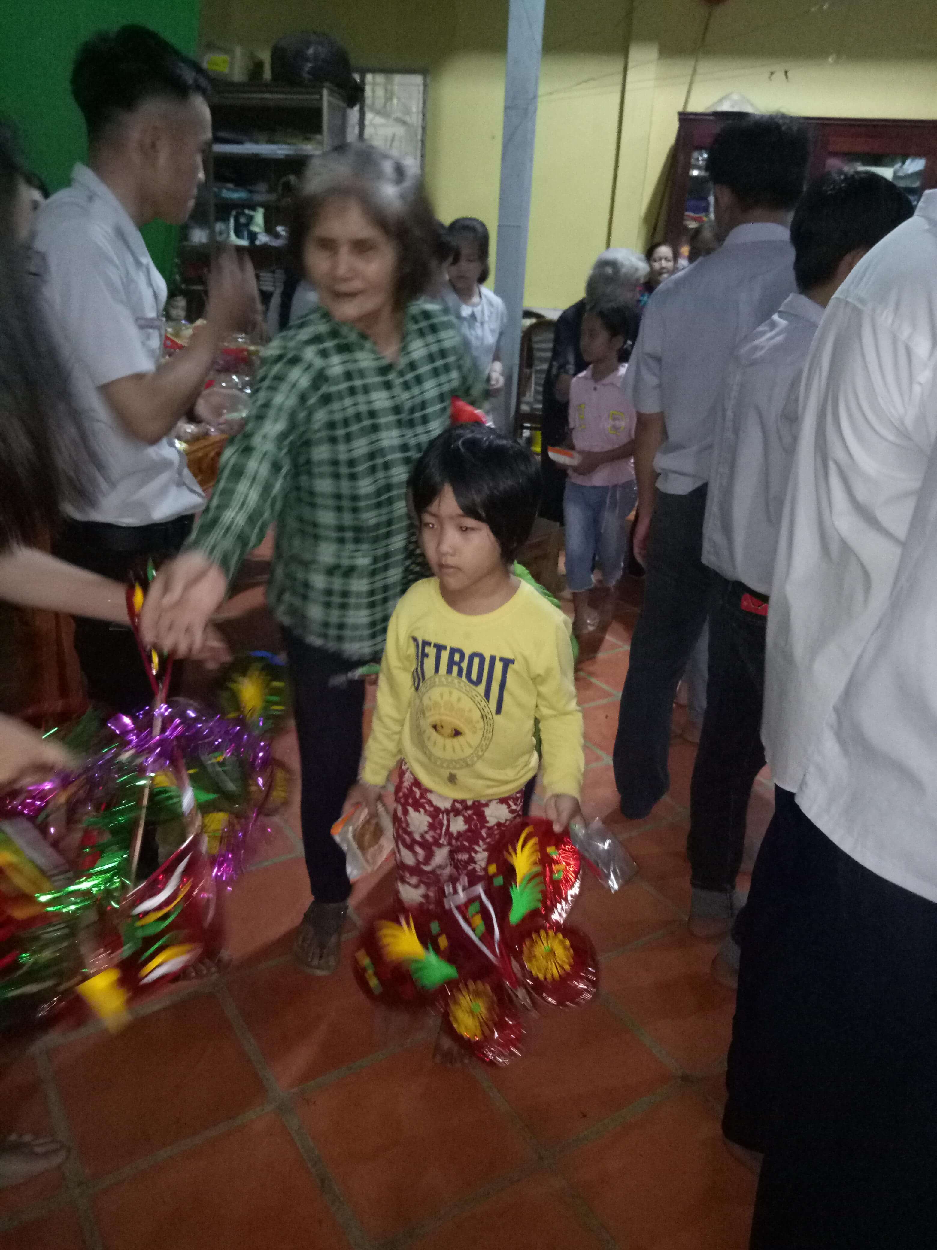 Trung Thu Cho Các Cháu Thiếu Nhi Tại Chùa Linh Quang
